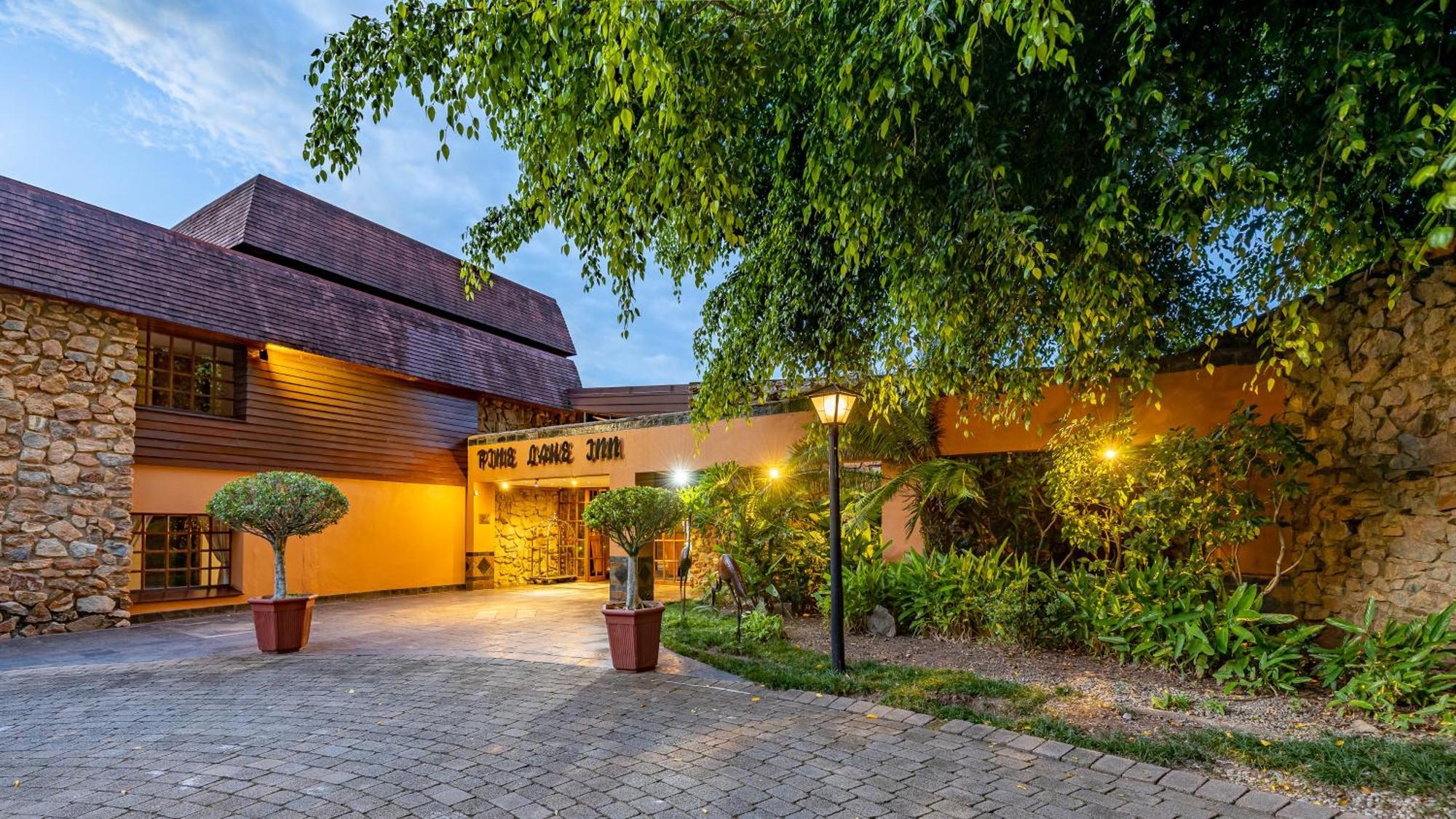 African Sky Hotels - Pine Lake Inn White River Exterior photo